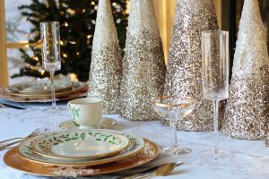 3 Simple and Elegant Christmas Table Decoration Ideas